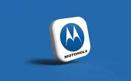 Motorola Showcases New Razr Phone with AI Technologies