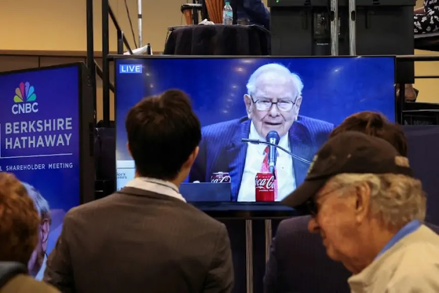 Berkshire Shareholders Turn Away from Diversity, AI Strategies