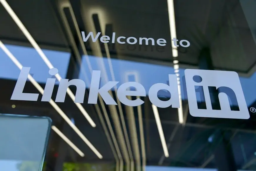 LinkedIn's CEO Comments on the Lackluster Popularity of AI Writing Assistance