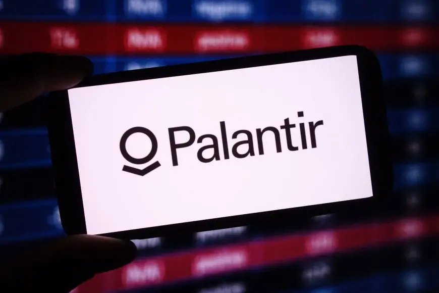 Palantir Stock Soars on Surging Enterprise Adoption Driving AI Infrastructure Rally