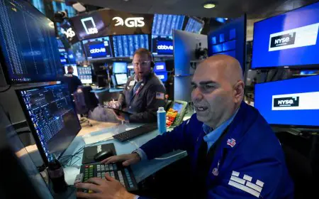 AI Stocks Slide as Wall Street Grapples With Valuation Fears
