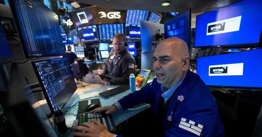 AI Stocks Slide as Wall Street Grapples With Valuation Fears