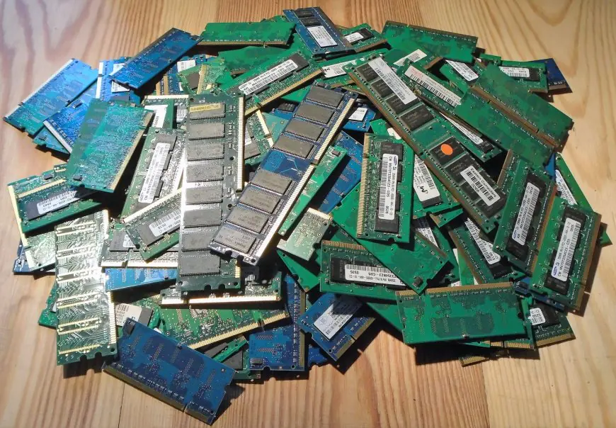Intel Blames the AI Memory Crunch as Its Stock Sinks as Much as 29%